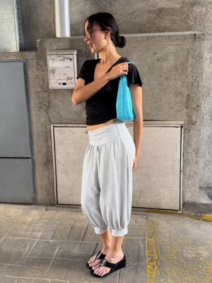 Bershka Spodnie Capri Bombacho Kobieta Szary