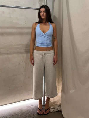 Bershka Spodnie Capri Z Dzianiny Dresowej Kobieta Szary