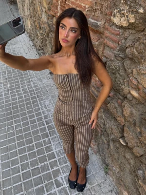 Bershka Spodnie Capri Z Rozcięciami U Dołu Kobieta Brązowy