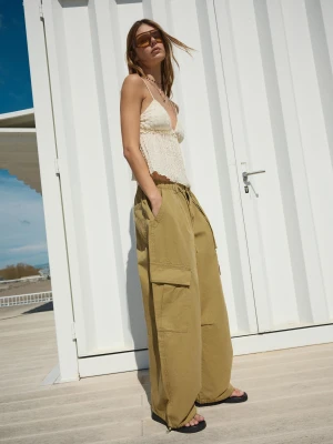 Bershka Spodnie Cargo Kobieta Khaki