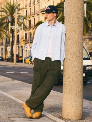 Bershka Spodnie Cargo O Kroju Baggy Mężczyzna Khaki
