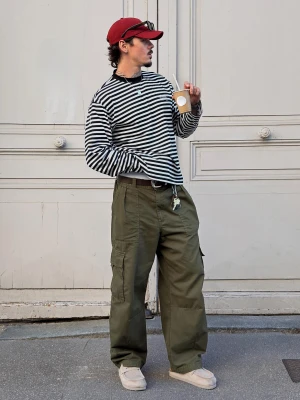Bershka Spodnie Cargo O Kroju Baggy Mężczyzna Khaki