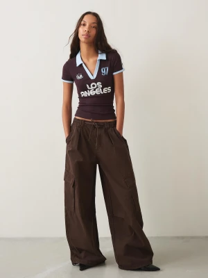 Bershka Spodnie Cargo Parachute Kobieta Brązowy