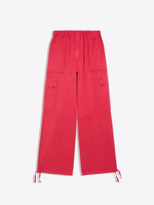 Bershka Spodnie Cargo Parachute Kobieta Czerwony