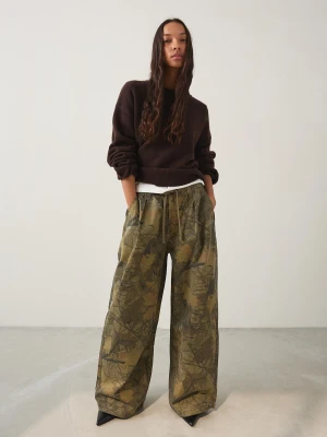 Bershka Spodnie Cargo Parachute Z Nadrukiem Kobieta Zielony