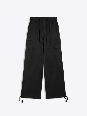 Bershka Spodnie Cargo Typu Parachute Kobieta Czarny