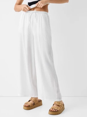 Bershka Spodnie Culotte Z Muślinu Kobieta Biały
