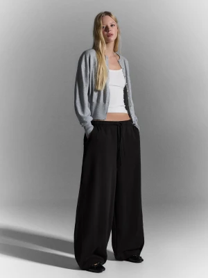 Bershka Spodnie Dresowe Barrel Ze Stoperami Kobieta Czarny