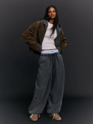 Bershka Spodnie Dresowe Barrel Ze Stoperami Kobieta Szary