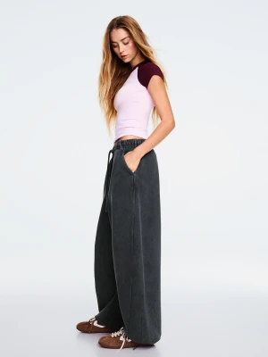 Bershka Spodnie Dresowe Barrel Ze Stoperami Kobieta Szary