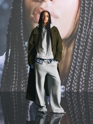 Bershka Spodnie Dresowe O Kroju Flare Kobieta Xs-S Szary