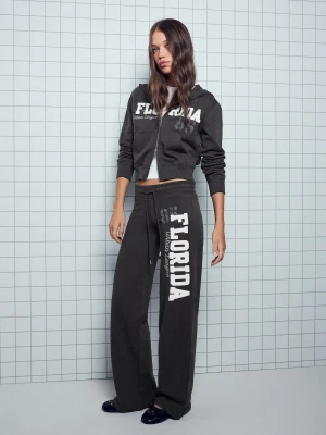 Bershka Spodnie Dresowe O Kroju Straight Z Nadrukiem Kobieta Szary