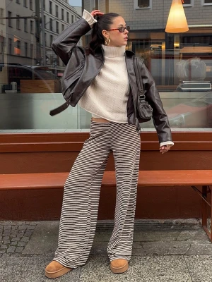 Bershka Spodnie Dzianinowe Wide Leg W Paski Kobieta Brązowy