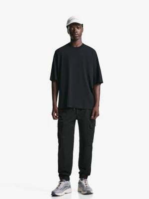 Bershka Spodnie Jogger Cargo Mężczyzna Czarny