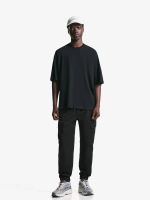 Bershka Spodnie Jogger Cargo Mężczyzna Czarny