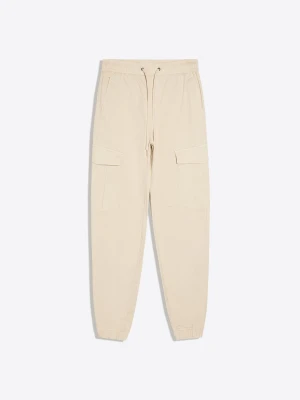 Bershka Spodnie Jogger O Kroju Slim Cargo Mężczyzna Piaskowy