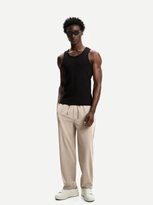 Bershka Spodnie Jogger O Kroju Straight Tailoring Mężczyzna Ciemnobeżowy