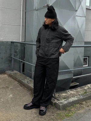 Bershka Spodnie Jogger O Kroju Straight Tailoring Mężczyzna Czarny