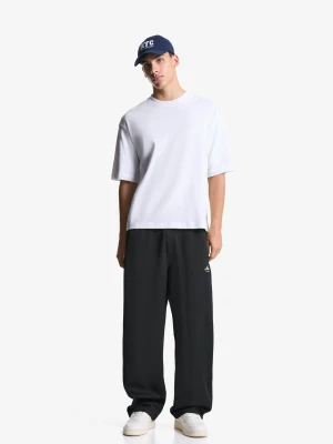 Bershka Spodnie Jogger Supper O Kroju Baggy Mężczyzna Czarny