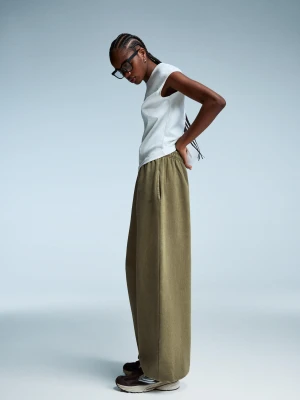 Bershka Spodnie Jogger Z Dzianiny Dresowej Ze Stoperami Kobieta Khaki