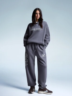 Bershka Spodnie Jogger Z Nadrukiem Kobieta Ciemnoszary