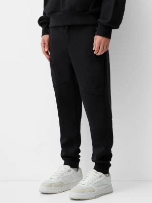 Bershka Spodnie Jogger Z Technicznego Materiału Mężczyzna Czarny