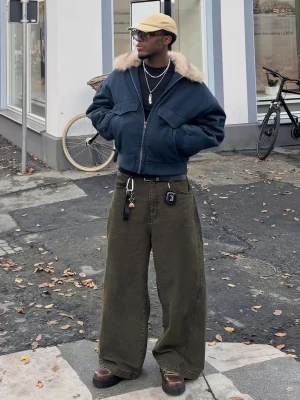 Bershka Spodnie Megabaggy Woskowane Mężczyzna Khaki