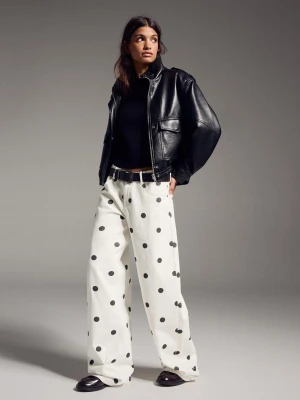 Bershka Spodnie O Kroju Baggy W Kropki Kobieta Biały