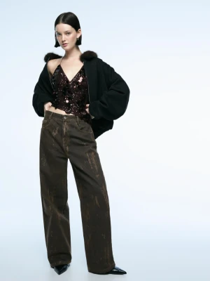 Bershka Spodnie O Kroju Baggy Z Nadrukiem Kobieta Khaki