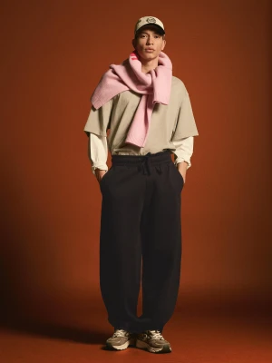 Bershka Spodnie O Kroju Balloon Mężczyzna Czarny