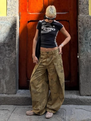 Bershka Spodnie O Kroju Balloon We Wzory Kobieta Khaki