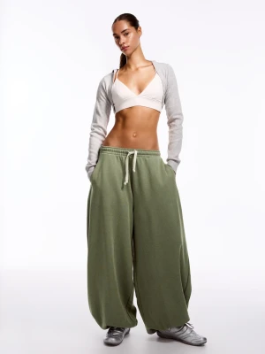 Bershka Spodnie O Kroju Balloon Z Dzianiny Dresowej Kobieta Khaki