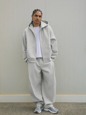 Bershka Spodnie O Kroju Balloon Z Zakładkami Z Flauszu Mężczyzna Szary