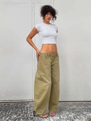 Bershka Spodnie O Kroju Barrel Kobieta 0-576