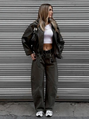 Bershka Spodnie O Kroju Barrel Kobieta Khaki