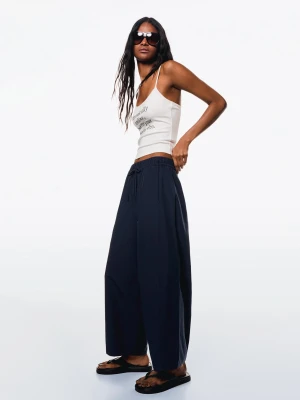 Bershka Spodnie O Kroju Barrel O Krótszym Kroju Kobieta Ciemnoniebieski