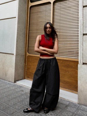 Bershka Spodnie O Kroju Barrel W Paski Kobieta Czarny