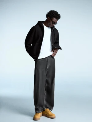 Bershka Spodnie O Kroju Barrel Z Nadrukiem Mężczyzna Czarny