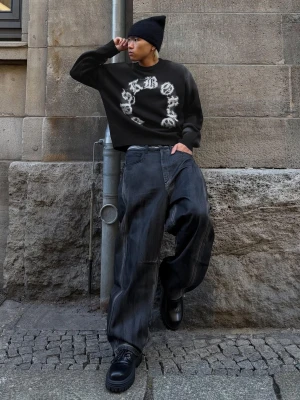 Bershka Spodnie O Kroju Barrel Z Nadrukiem Mężczyzna Czarny