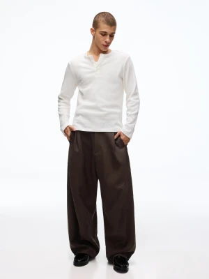 Bershka Spodnie O Kroju Barrel Z Przeszyciami Mężczyzna Brązowy