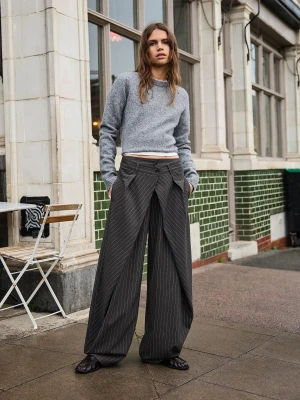 Bershka Spodnie O Kroju Barrel Z Zakładkami Kobieta Szary