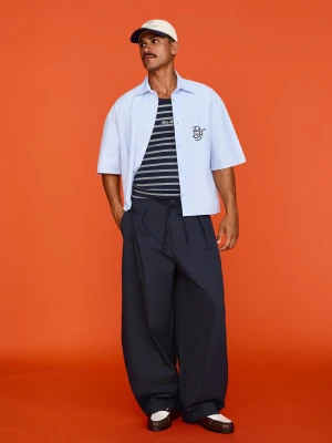 Bershka Spodnie O Kroju Barrel Z Zakładkami Mężczyzna Granatowy