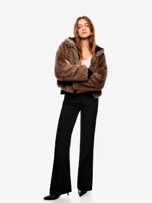 Bershka Spodnie O Kroju Bootcut Z Niskim Stanem Kobieta Czarny