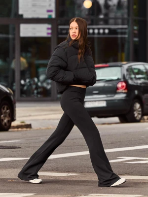 Bershka Spodnie O Kroju Flare Soft Z Modalu Kobieta Czarny