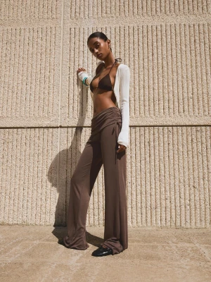 Bershka Spodnie O Kroju Flare Soft Z Modalu Z Marszczeniem I Kokardą Kobieta Piaskowy