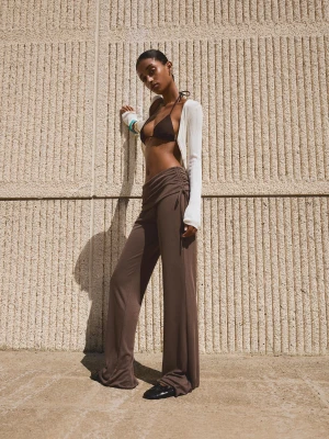 Bershka Spodnie O Kroju Flare Soft Z Modalu Z Marszczeniem I Kokardą Kobieta Piaskowy