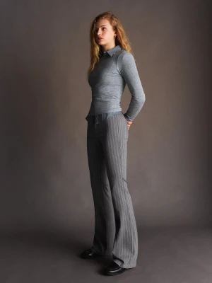 Bershka Spodnie O Kroju Flare Z Bengaliny Kobieta Ciemnoszary