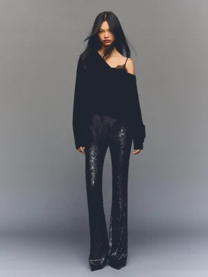 Bershka Spodnie O Kroju Flare Z Cekinami Kobieta Czarny