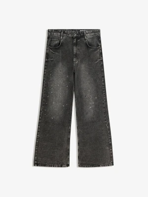 Bershka Spodnie O Kroju Flare Z Ćwiekami Mężczyzna Ciemnoszary