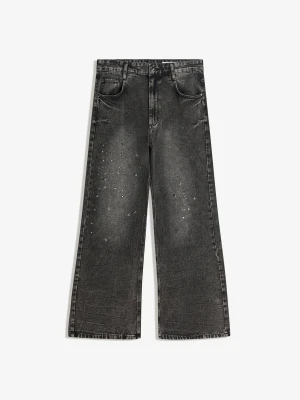 Bershka Spodnie O Kroju Flare Z Ćwiekami Mężczyzna Ciemnoszary